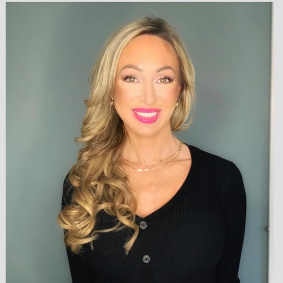 Meet your Posher, Melissa - Picture 1 of 1